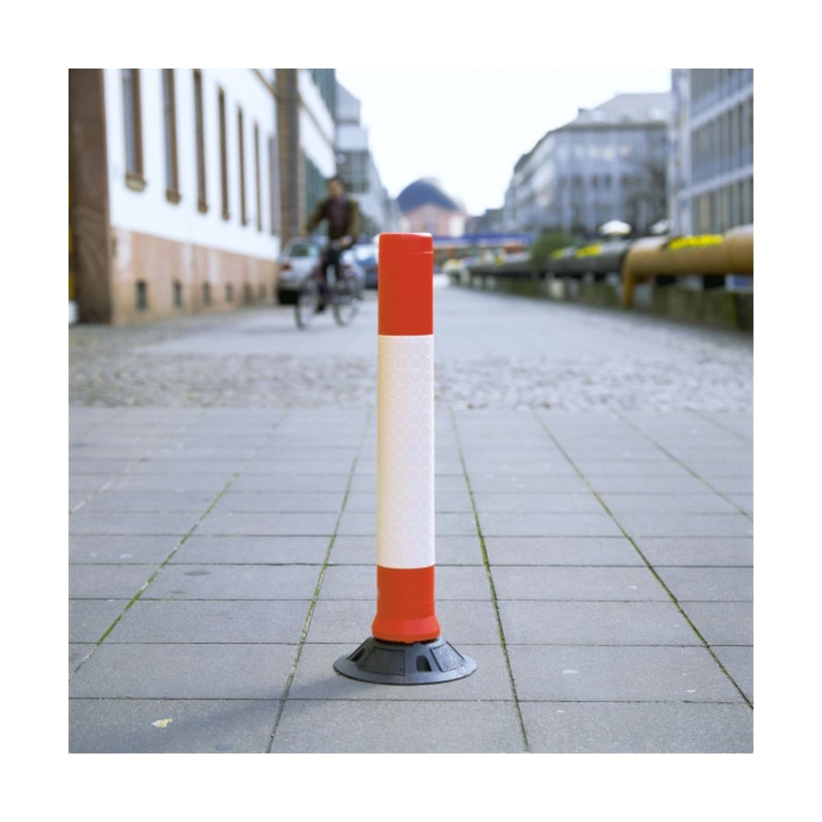 Self-Righting Flexible Traffic Posts