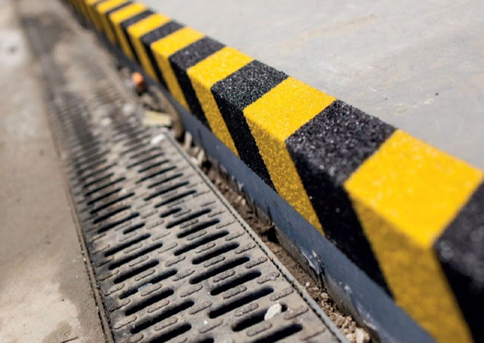 55mm x 55mm Anti-Slip Stair Nosing (Black / Yellow)